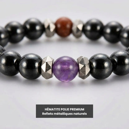 Gros plan sur les perles premium du bracelet Lapis en hématite polie