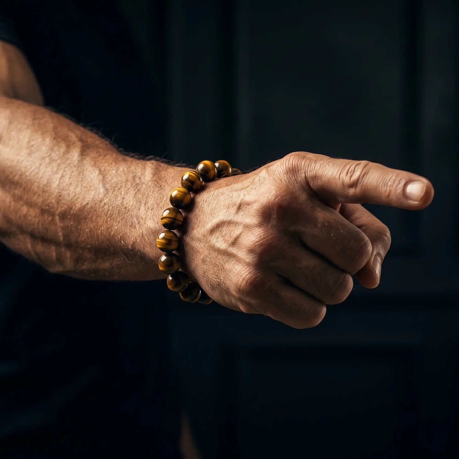 Bracelet Sol porté par un homme avec style masculin et affirmé