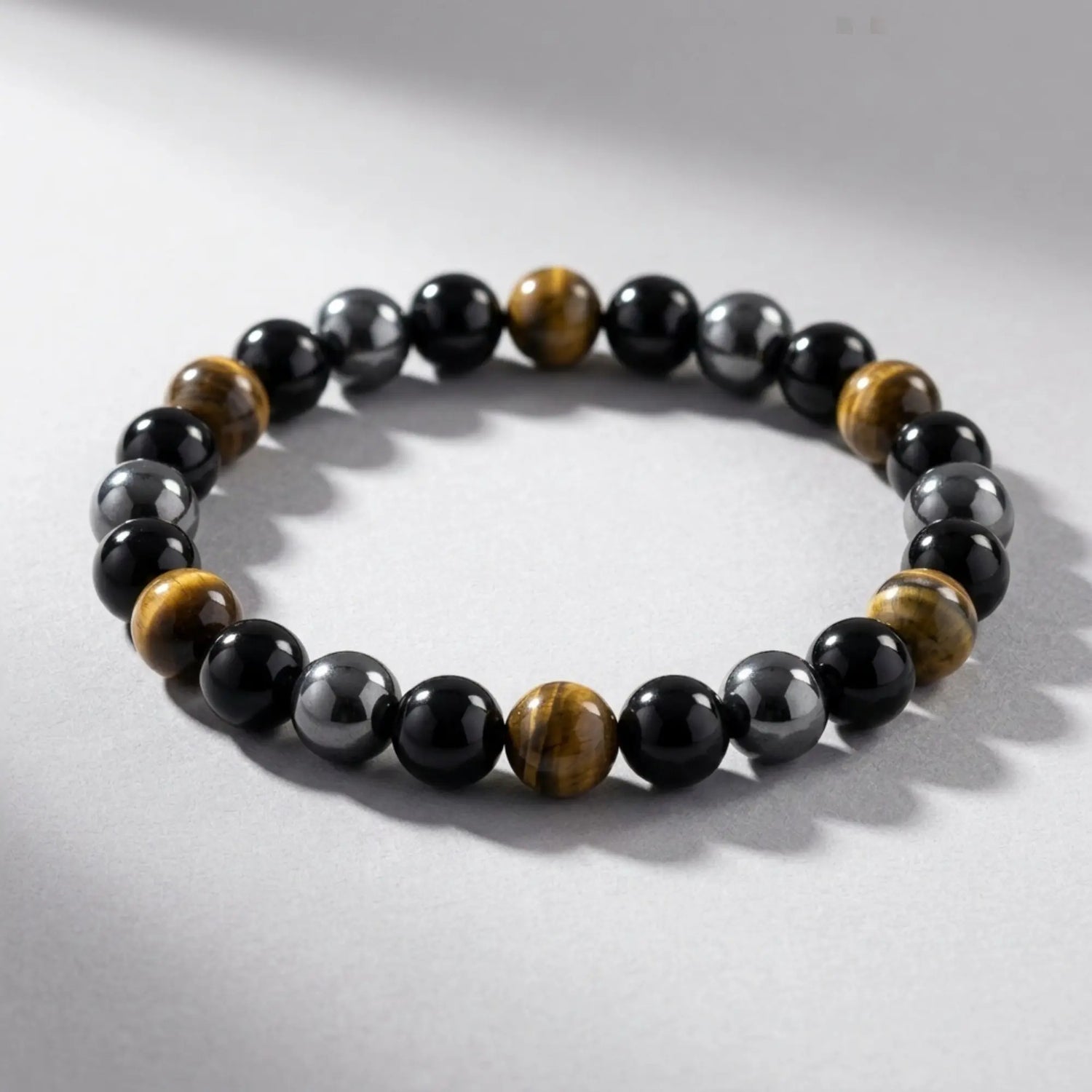 gros plan sur bracelet trinity design sobre et discret